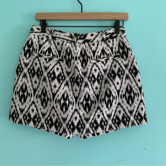 Theory Casyln Graphic Jacquard Heavy Woven Mini Split Overlay Front Skort 4 - Picture 13 of 16
